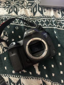 Canon 5D Mark IV 