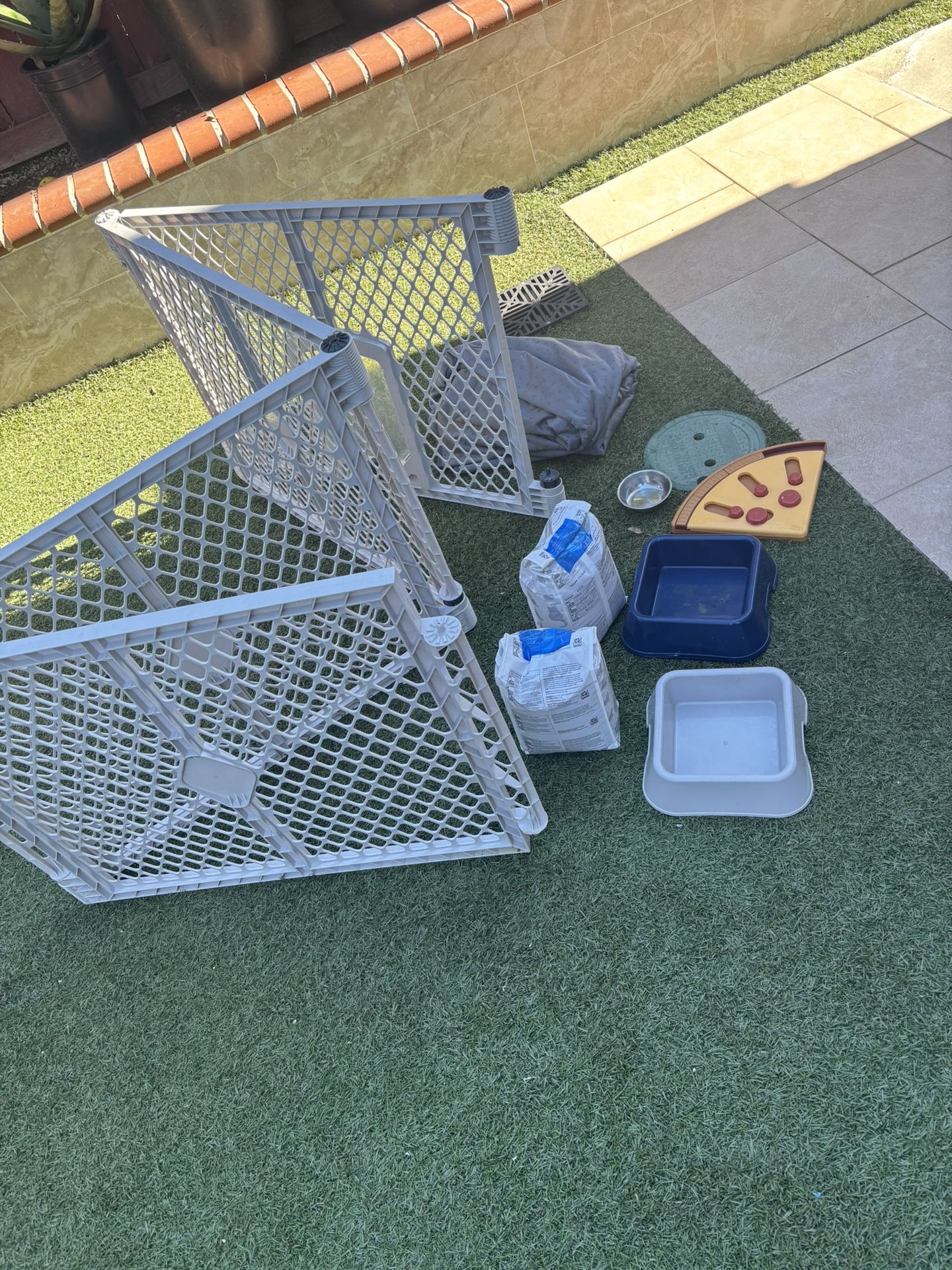 DOG/CAT ITEMS FOR FREE 