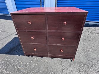 📍FREE 📍– Dresser, 2 Box Springs & King Size Mattress