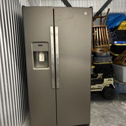 GE Refrigerator Awesome Condition $1000