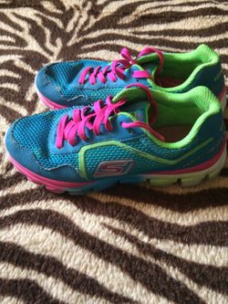 SKETCHERS GO RUN 🏃🏼 GIRLS SIZE 1.5