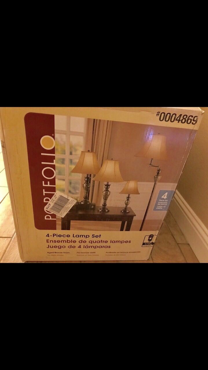 Lamp set of 4 comes with Shades and Bulbs Brand New Pick up Modesto