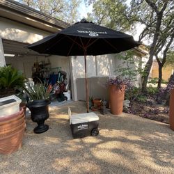 LARGE FABRIC AND WOOD UMBRELLA EXCELLENT QUALITY AND ICE COOLER COLLECTOR PIC UP DOMINION