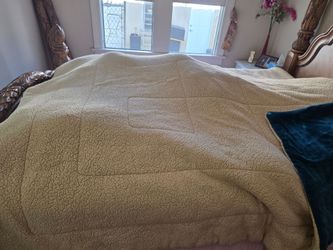 Plush-Sherpa Bed Blanket