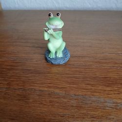 Frog playing piccolo