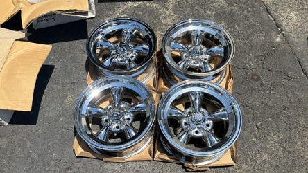 American racing torq Thrust Chrome aluminum wheels 5x4.75 Lug pattern