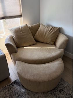 Round oversized cuddler