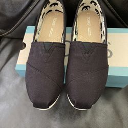 Toms Shoes