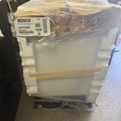 Box Diswashwr Bosch 800 series white w 24” 3 racks