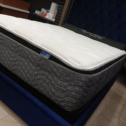*Manager's Special*---Blue Velvet Fabric Stunning King Beds---Limited Stock!!!---Delivery Available👌