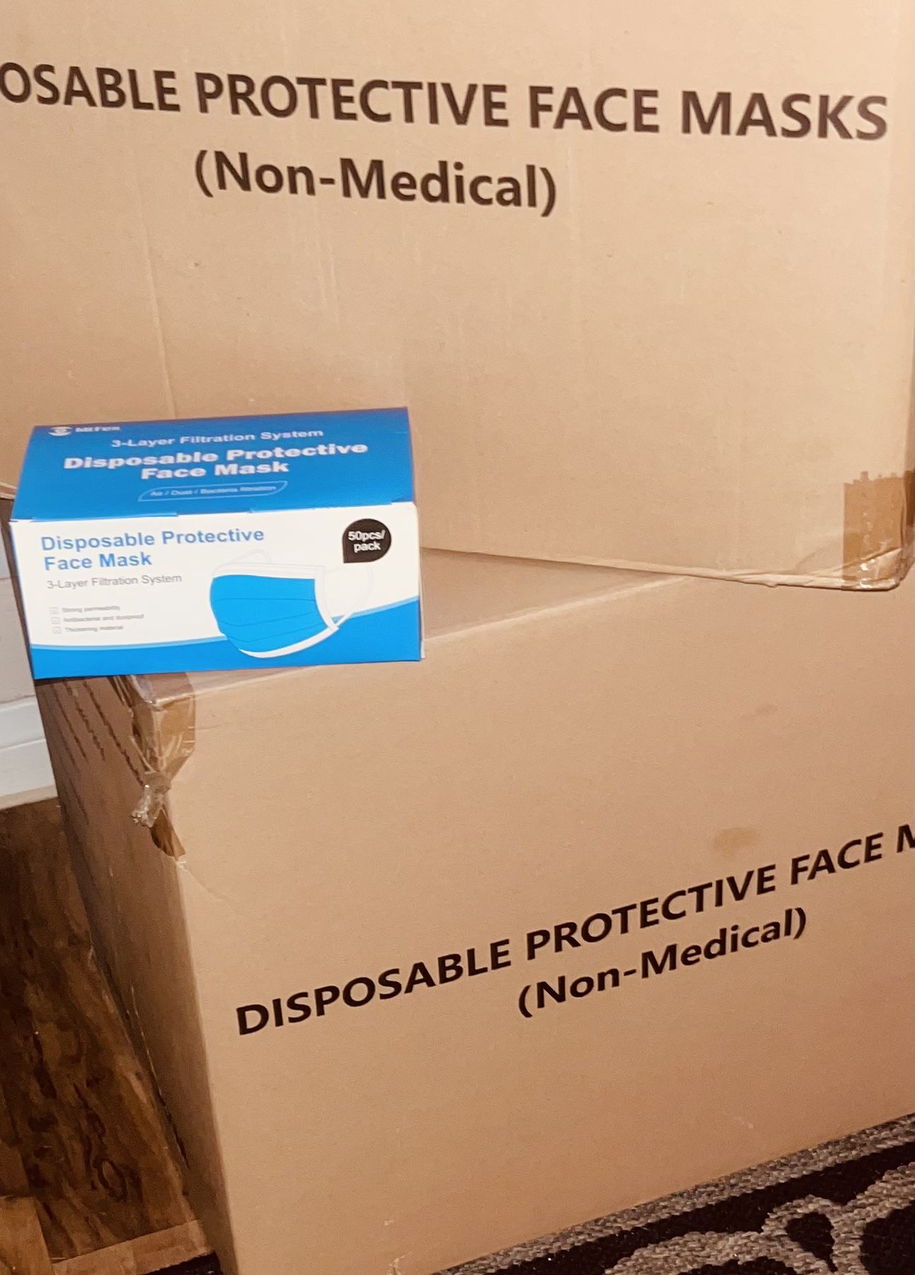 100 x disposable protective face masks