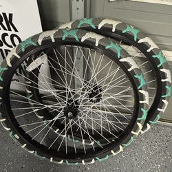 New 29 Se Bikes Big Ripper Wheels W/ Cult Vans Tires
