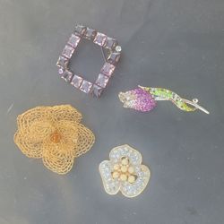 Broochs nice vintage