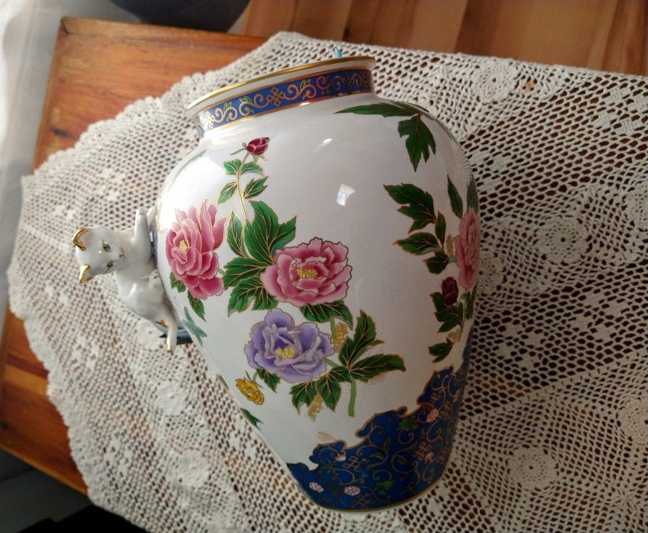 Franklin Mint " The Vase of the Imperial Cats ". 1989 Limited Edition