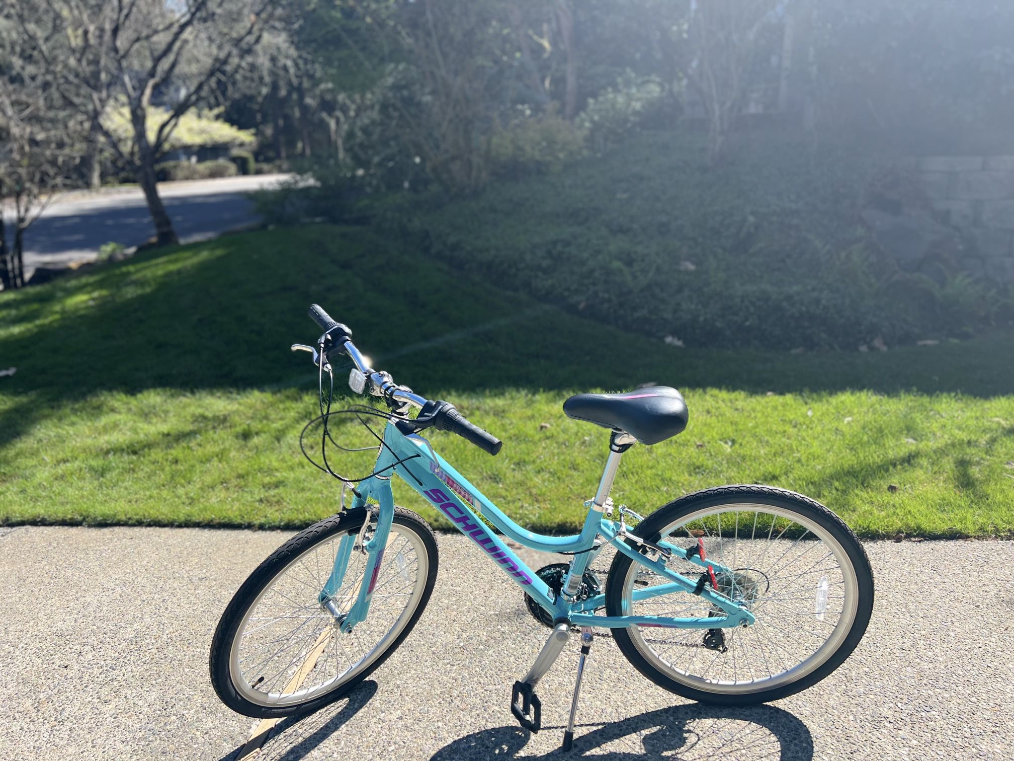 24” Schwinn Episode Kids Hybrid Bike in Aqua Blue