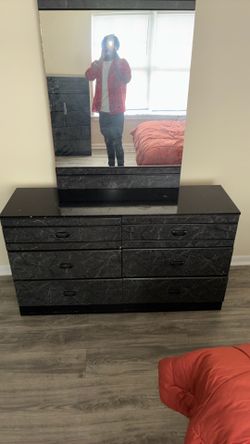 Mirror/dresser