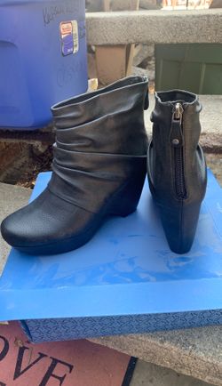 Vera wang black ankle boots