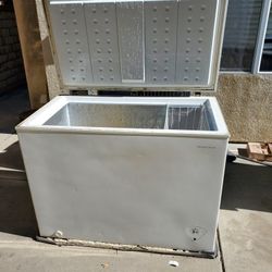 INSIGNIA DEEP FREEZER (Not Working) FREE!