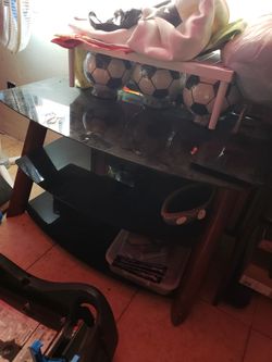 2 TV stands