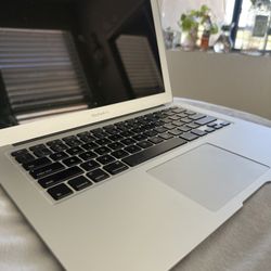 💻 MacBook Air 13” (2017) – Great Condition – 128GB SSD