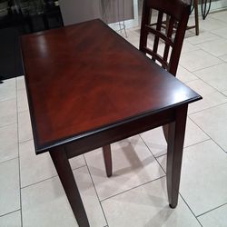 Escritorio semi Nuevo con su silla