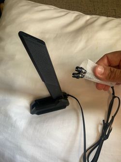 external Wi-Fi / Bluetooth antenna (such as an ASUS ROG or similar motherboard movable antenna) with a magnetic base and cable.