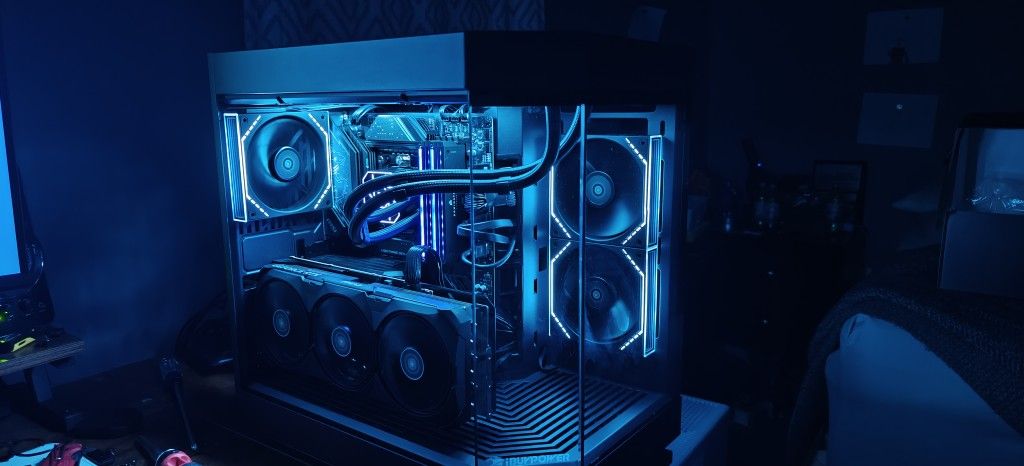 High-End Gaming PC – Intel i9-14900K + RTX 4070 Ti Super – HYTE Y60 Case