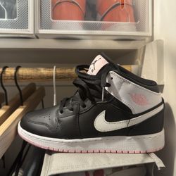 Air Jordan 1 Mid Retro GS “Arctic Punch/Pink” 555112-061 5.5Y/Women’s 7 New