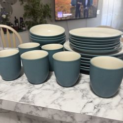 Dish Set. Plates, Bowls And mugs