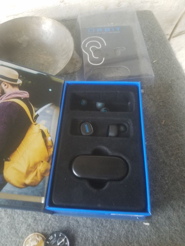 Roxx orbit true wireless earbuds