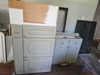 Kitchen cabinets lower and granite
