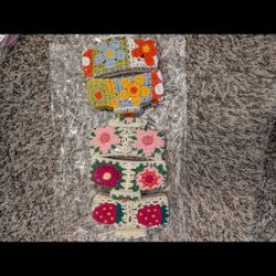 Crochet claw clips and Small flower bouquet,$10 each