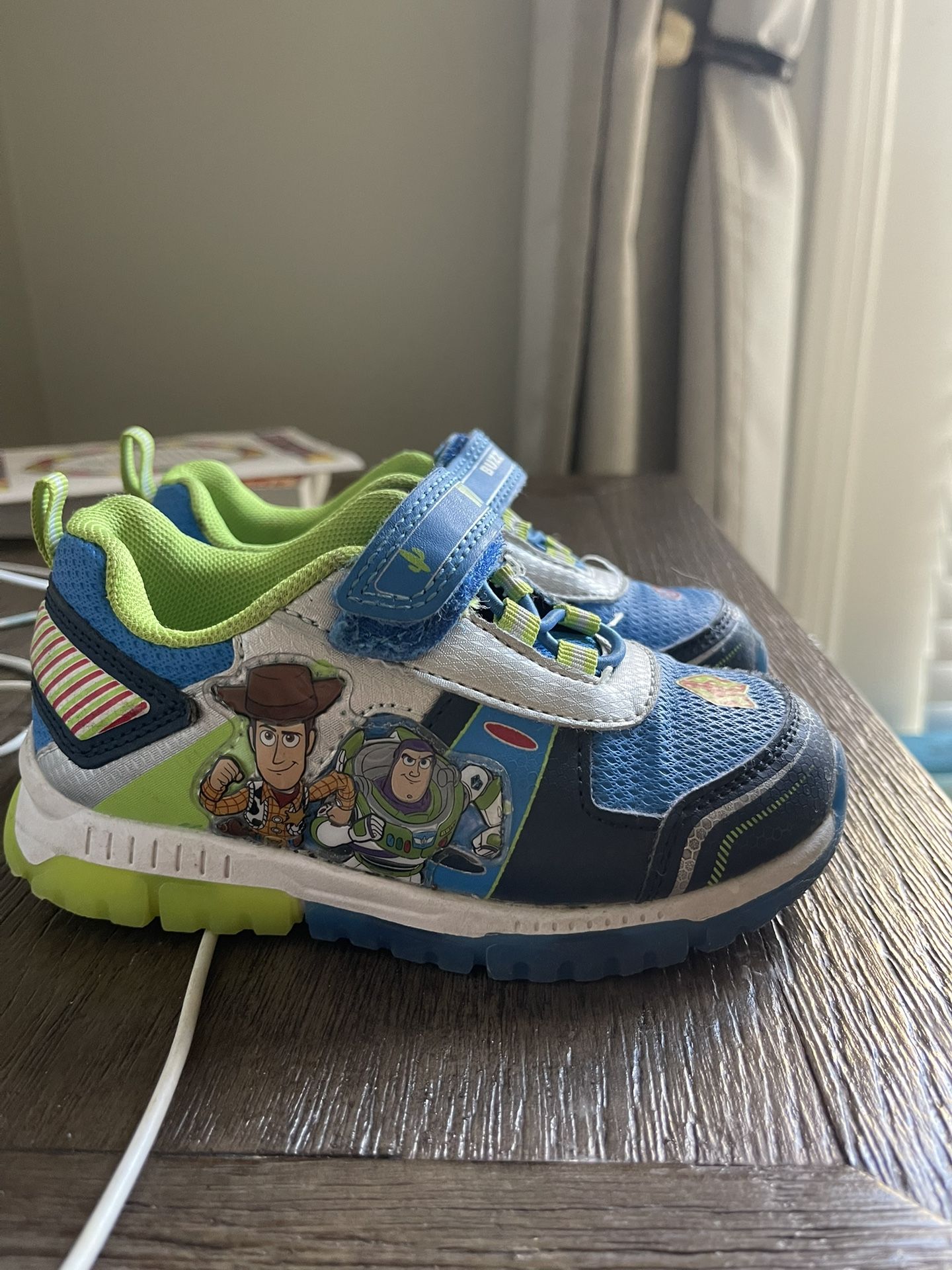 Boys shoes