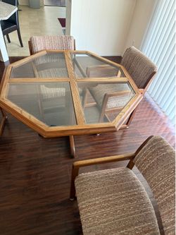 Table with 4 chairs
