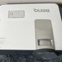 BENQ short throw Projector 1080p