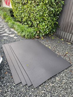 Heavy Duty Rubber Gym and Stall Mats 6x4.Thick3/4. Deliveryfee. 
Gym,Garage,Vans,Pedestrian traffic.

💯 Pounds&Libras each

Durable rubber mats are b