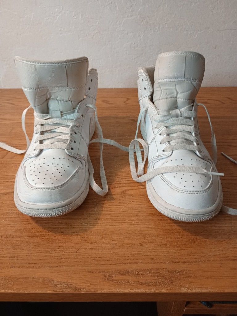 Men's Size 8 Retro Triple White Jordan Basketball Shoes