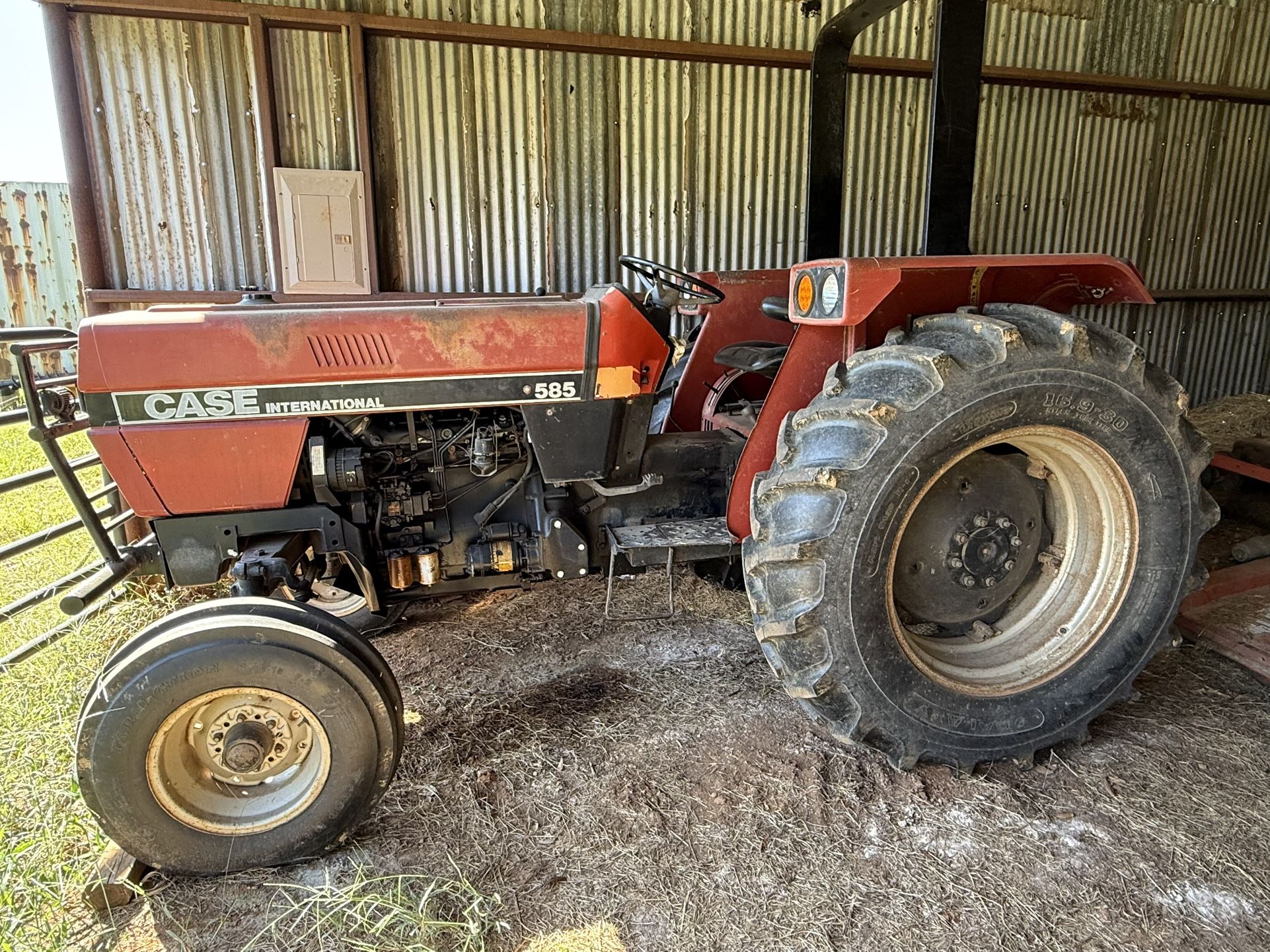 Case IH 585 Tractor