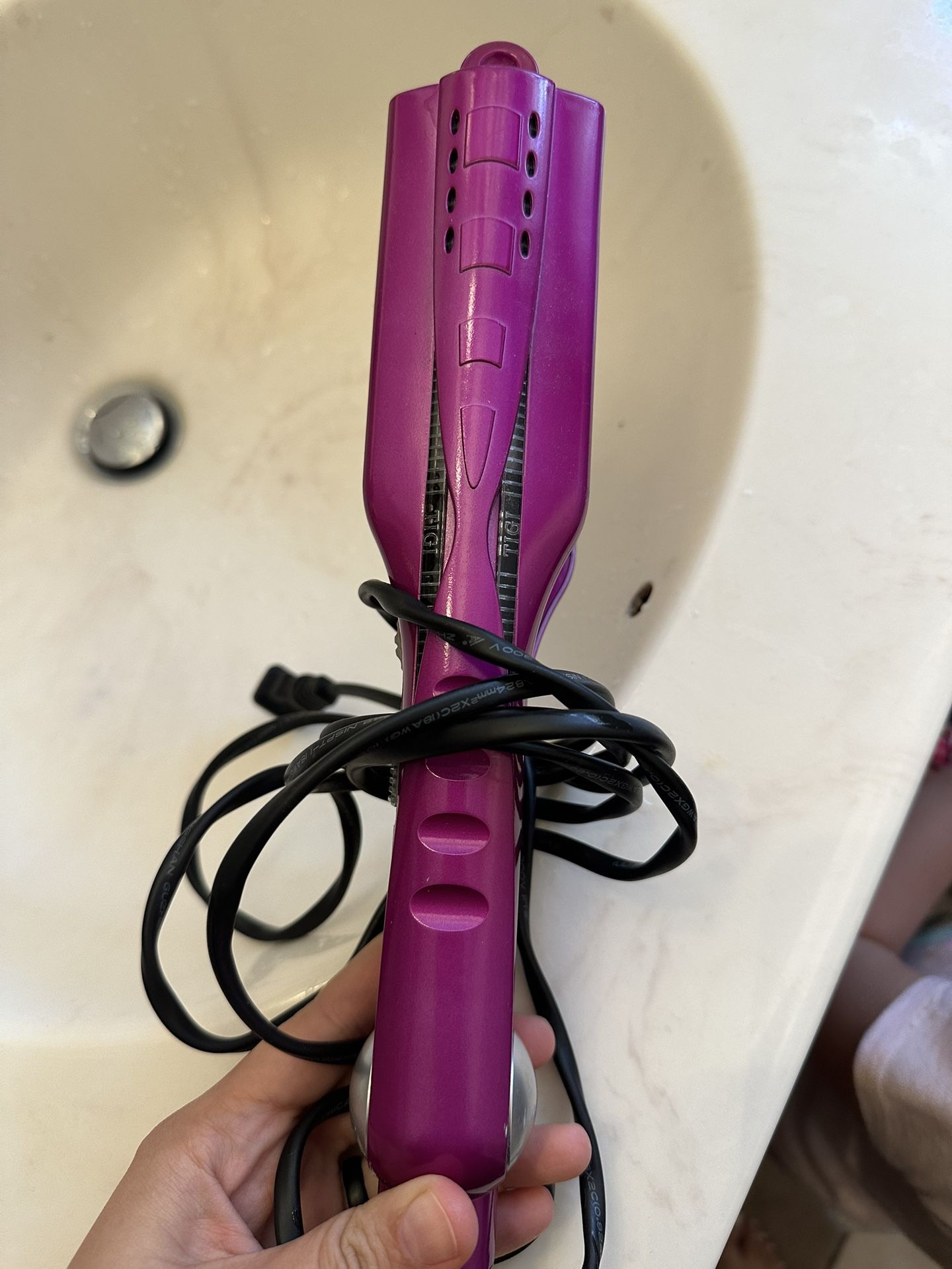 TIGI hair Straightener
