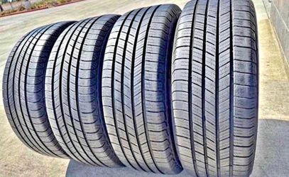 Set 205/55-16 Michelin con el 80% de vida