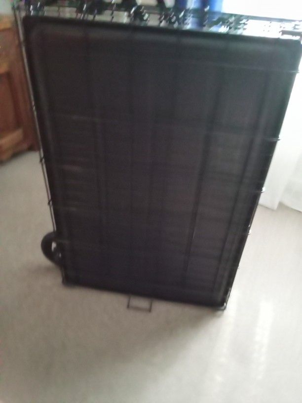 Like New Barely Used Medium /Large Dog Kennel