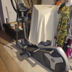 Gold's Gym Stride Trainer 380 Elliptical