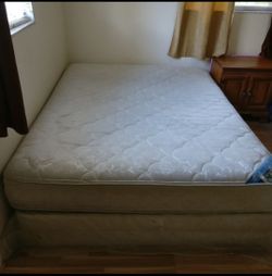 Queen size mattress set