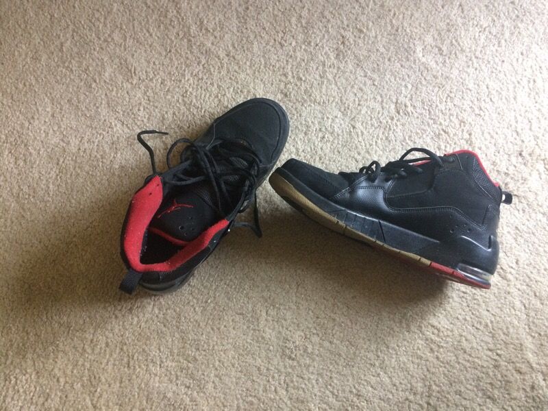 Nike Jordan Advance Black and Red Sneakers Size 11