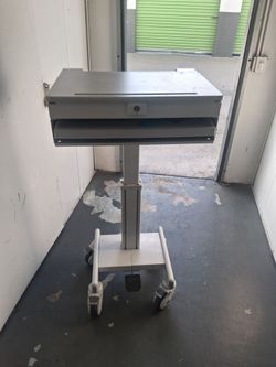 Mobile medical laptop desk