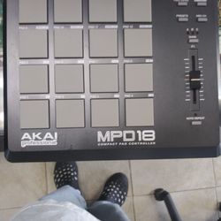 AKAI Professional MPD18 Compact Controller
