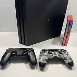 Ps4 Pro 1TB + 3 Games & 2 Controllers