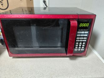 Hamilton Beach  microwave oven pick up only $25 is still available