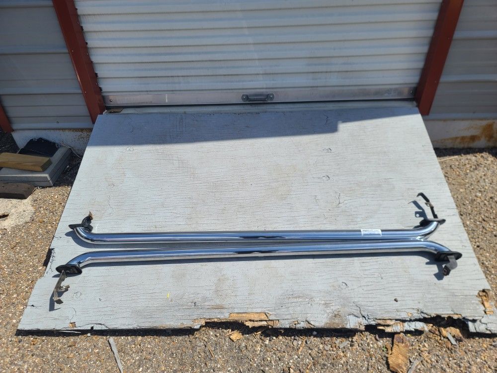 Vendo un par de tubos para la caja de camioneta de dodge ram 1500 del 2009 hasta la 2012