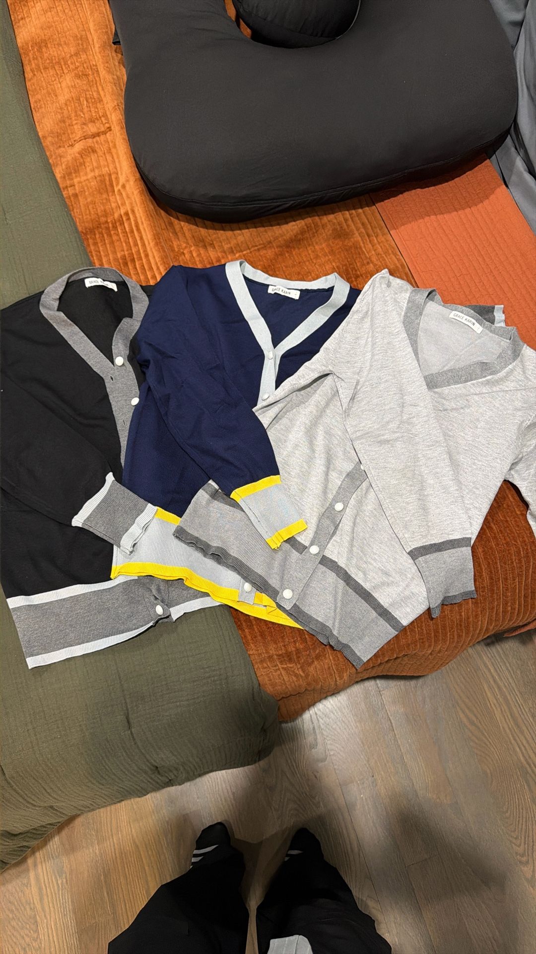 5 Sweaters Size Large